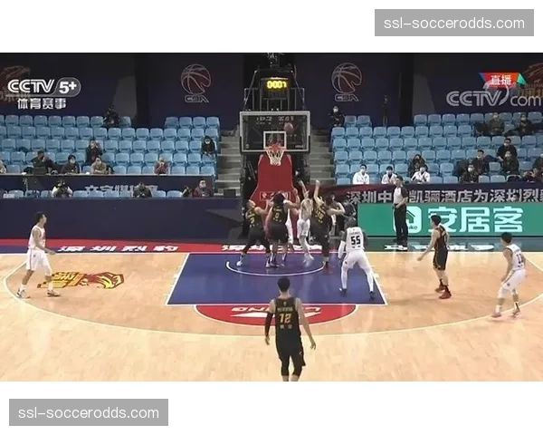 尼斯对阵克莱蒙半场战报：比分0-0，主队三次威胁射门均来自前场直接任意球